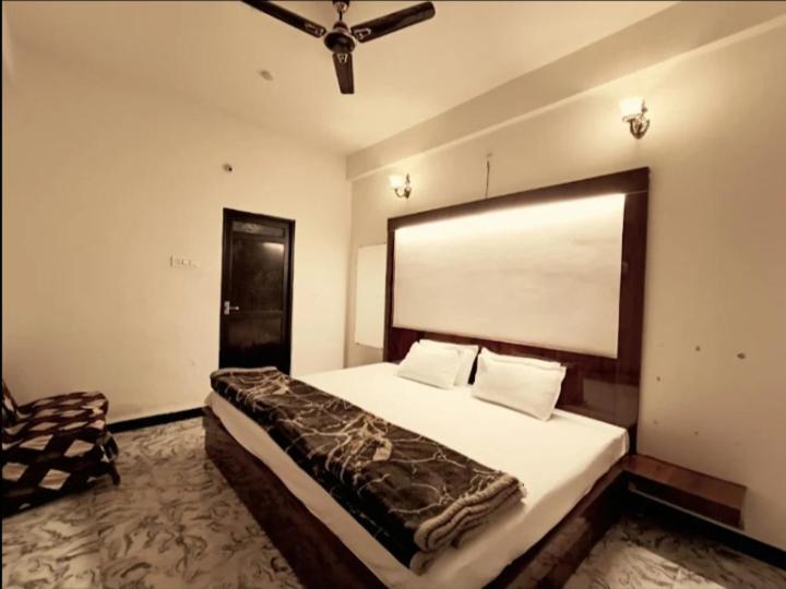 אויאיין Hotel Malhotra Palace מראה חיצוני תמונה