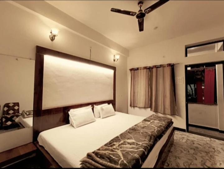 אויאיין Hotel Malhotra Palace מראה חיצוני תמונה