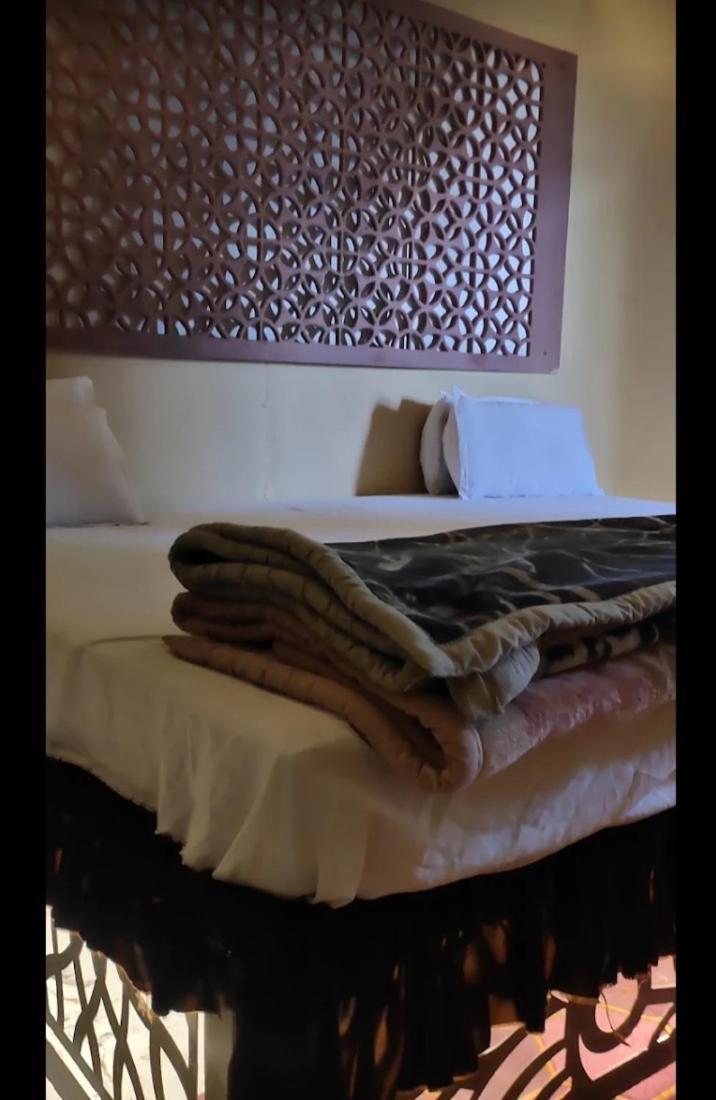 אויאיין Hotel Malhotra Palace מראה חיצוני תמונה