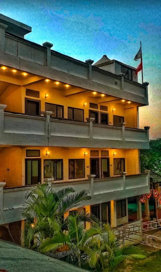 אויאיין Hotel Malhotra Palace מראה חיצוני תמונה